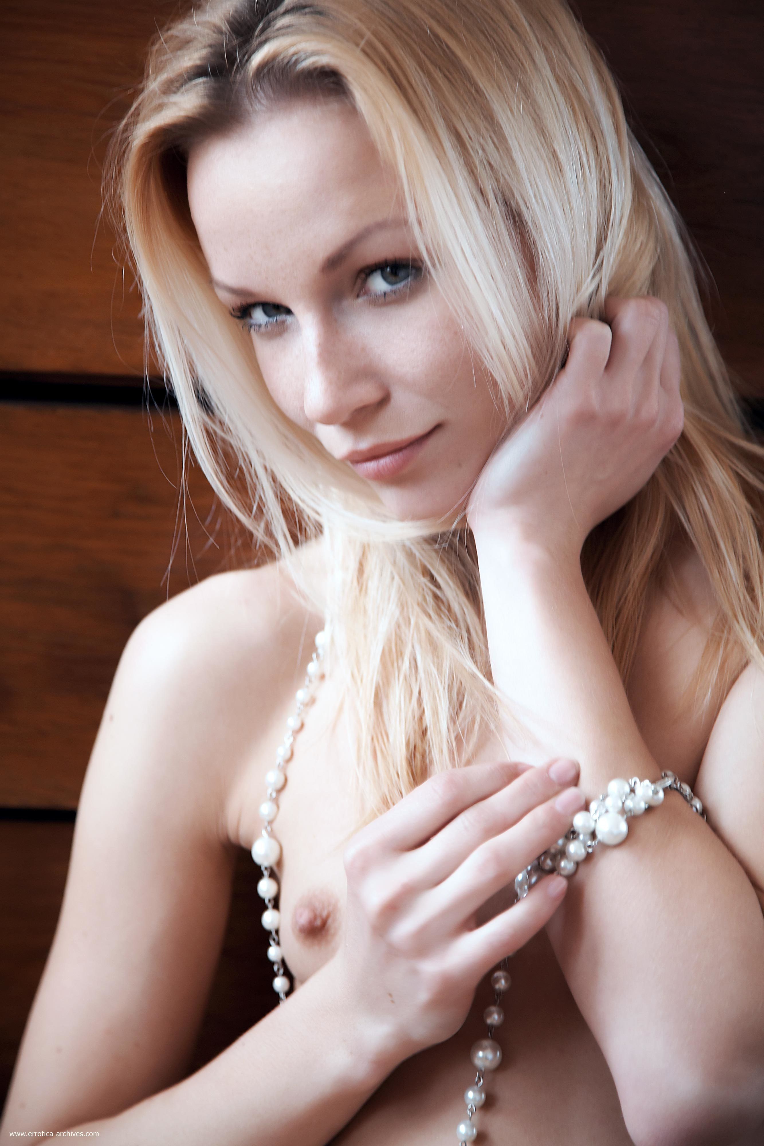 Ленка проститутка из интим салона Москвы у метро Боровицкая салон проститутки метро